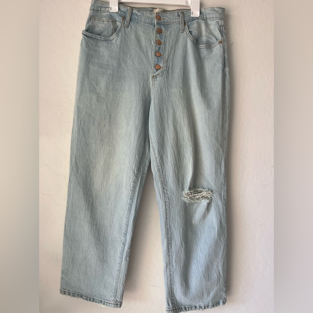Universal Thread Light Blue Denim Jeans